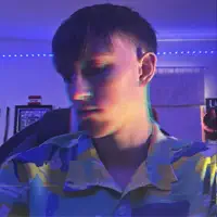 Luister naar undefined, bekijk muziekvideo's, lees de bio, bekijk de tourdata, en meer!