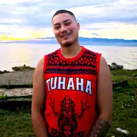 undefinedを聴いたり、ミュージックビデオを鑑賞したり、経歴やツアー日程などを確認したりしましょう！