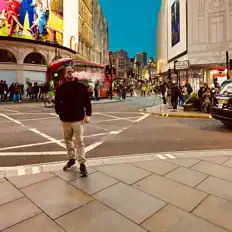 Escucha a Leo Crescente, mira videos musicales, lee su biografía, consulta las fechas de las gira y más.