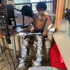 收听 reddglk、观看音乐视频、阅读小传、查看巡演日期等 ！
