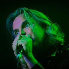 聆聽 SENEX IV、觀看音樂影片、閱讀小傳、查看巡演日期等！