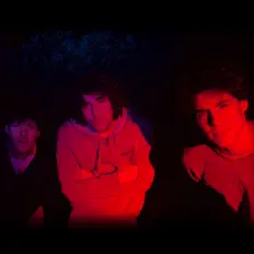 收听 Misguided、观看音乐视频、阅读小传、查看巡演日期等 ！