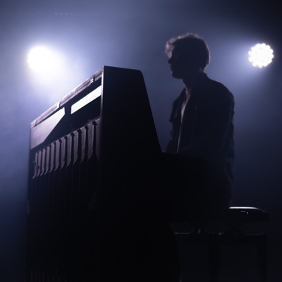 Listen to Reinúr Selson, watch music videos, read bio, see tour dates & more!