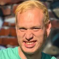 Ouve Raymond Skywalker, vê vídeos de música, lê a biografia, vê as datas da digressão e muito mais!