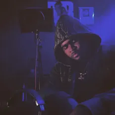 Ouve DB, vê vídeos de música, lê a biografia, vê as datas da digressão e muito mais!