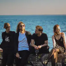 Hör dir First Class Leg Space an, schau dir Musikvideos an, lies die Biografie, finde Tourdaten und mehr!