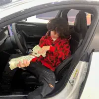 Dengarkan undefined, tonton video musik, baca bio, lihat tanggal tur & lainnya!