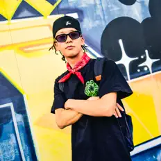 收听 LEEGA、观看音乐视频、阅读小传、查看巡演日期等 ！