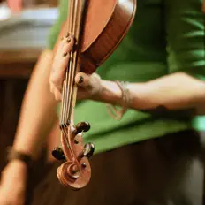 Doina Bora सुनें, म्यूज़िक वीडियो देखें, बायो पढ़ें, दौरे की तारीखें और बहुत कुछ देखें!