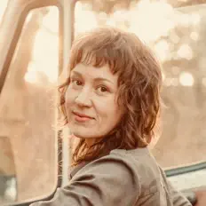 收听 Laura Wyatt、观看音乐视频、阅读小传、查看巡演日期等 ！