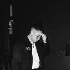 收听 Nick-Nick、观看音乐视频、阅读小传、查看巡演日期等 ！