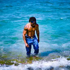 Bru Holiday सुनें, म्यूज़िक वीडियो देखें, बायो पढ़ें, दौरे की तारीखें और बहुत कुछ देखें!