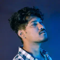 Sandesh Thomas सुनें, म्यूज़िक वीडियो देखें, बायो पढ़ें, दौरे की तारीखें और बहुत कुछ देखें!