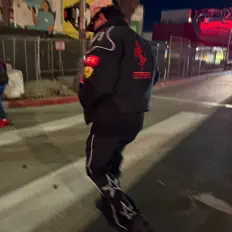 Escucha a JulioG, mira videos musicales, lee su biografía, consulta las fechas de las gira y más.