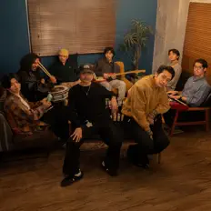 Escucha a GAME CENTER & Future Brothers, mira videos musicales, lee su biografía, consulta las fechas de las gira y más.