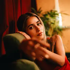 收听 Safiyyah、观看音乐视频、阅读小传、查看巡演日期等 ！