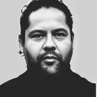 Luister naar undefined, bekijk muziekvideo's, lees de bio, bekijk de tourdata, en meer!