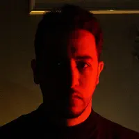 undefined을(를) 듣고, 뮤직 비디오를 보고, 약력을 읽고, 투어 일정 등을 확인하세요!