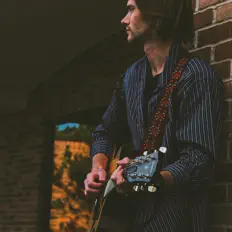 Ακούστε περιεχόμενο από Josiah Dake, παρακολουθήστε μουσικά βίντεο, διαβάστε το βιογραφικό, δείτε ημερομηνίες περιοδείας, και πολλά ακόμη!