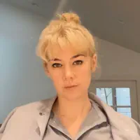 undefined सुनें, म्यूज़िक वीडियो देखें, बायो पढ़ें, दौरे की तारीखें और बहुत कुछ देखें!