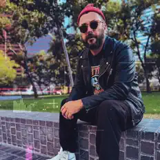 Escucha a Grace Bones, mira videos musicales, lee su biografía, consulta las fechas de las gira y más.