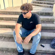 JuanBrazyX सुनें, म्यूज़िक वीडियो देखें, बायो पढ़ें, दौरे की तारीखें और बहुत कुछ देखें!