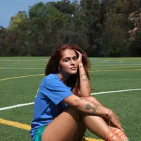 Poslechněte si interpreta undefined, sledujte hudební videa, přečtěte si životopis, podívejte se na data turné a další informace.