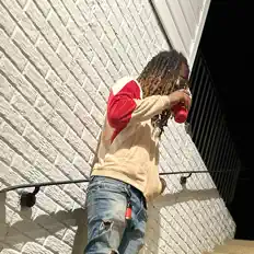 Ouve 2kdeejay, vê vídeos de música, lê a biografia, vê as datas da digressão e muito mais!