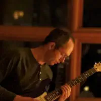 收听 undefined、观看音乐视频、阅读小传、查看巡演日期等 ！