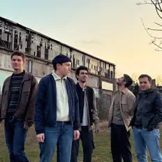 Tahini Tuesdayを聴いたり、ミュージックビデオを鑑賞したり、経歴やツアー日程などを確認したりしましょう！