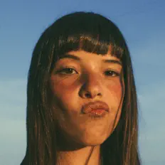 收听 Ouidad、观看音乐视频、阅读小传、查看巡演日期等 ！