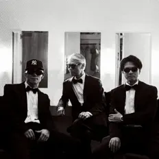聆聽 DONGROSSO、觀看音樂影片、閱讀小傳、查看巡演日期等！