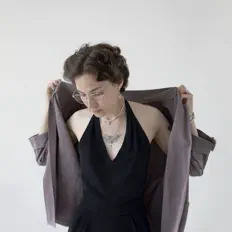 DASHUZ을(를) 듣고, 뮤직 비디오를 보고, 약력을 읽고, 투어 일정 등을 확인하세요!