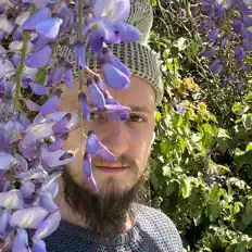 Justin Michael Kerman dinle, müzik videolarını izle, biyografisini oku, tur tarihlerini ve daha fazlasını gör!