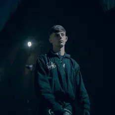 收听 Jakez、观看音乐视频、阅读小传、查看巡演日期等 ！