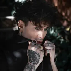 Hör dir ANTISOCIAL SHANE an, schau dir Musikvideos an, lies die Biografie, finde Tourdaten und mehr!
