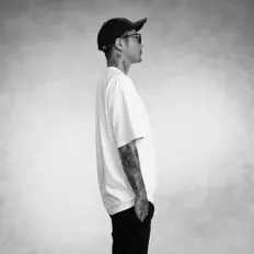 Dengarkan ¥uK-B, tonton video musik, baca bio, lihat tanggal tur & lainnya!