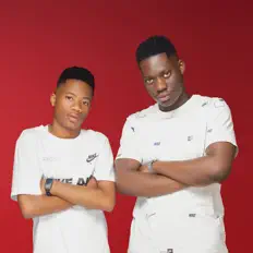 Poslechněte si interpreta Play & Power, sledujte hudební videa, přečtěte si životopis, podívejte se na data turné a další informace.