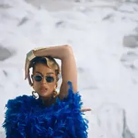 Dengarkan undefined, tonton video musik, baca bio, lihat tanggal tur & lainnya!
