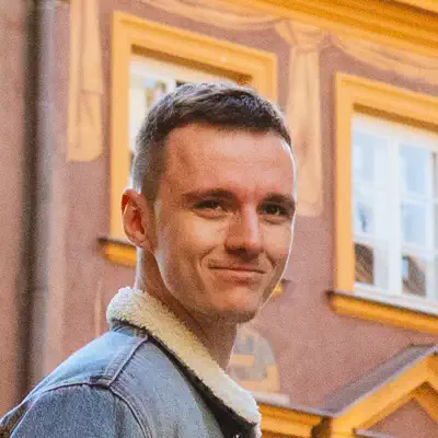 Poslechněte si interpreta Воха, sledujte hudební videa, přečtěte si životopis, podívejte se na data turné a další informace.