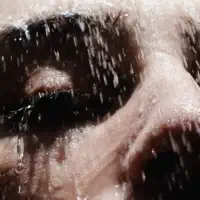 收听 undefined、观看音乐视频、阅读小传、查看巡演日期等 ！