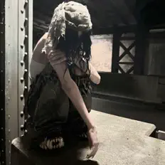 Margieluhを聴いたり、ミュージックビデオを鑑賞したり、経歴やツアー日程などを確認したりしましょう！