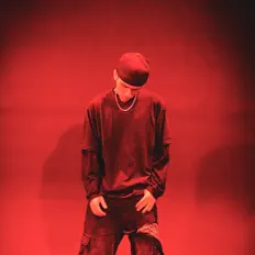 聆聽 Yung Si、觀看音樂影片、閱讀小傳、查看巡演日期等！