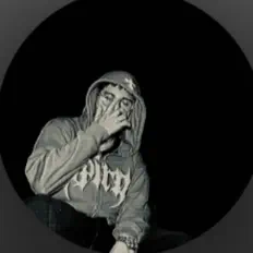 Solsticeeを聴いたり、ミュージックビデオを鑑賞したり、経歴やツアー日程などを確認したりしましょう！