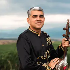 Poslechněte si interpreta Toğrul Əsədullayev, sledujte hudební videa, přečtěte si životopis, podívejte se na data turné a další informace.