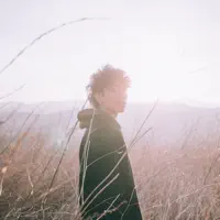聆聽 undefined、觀看音樂影片、閱讀小傳、查看巡演日期等！