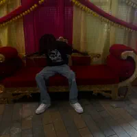 Ouça undefined, assista a videoclipes, leia a biografia, veja as datas das turnês e mais!