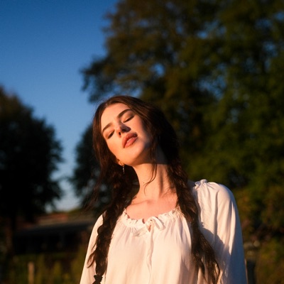 Listen to JULIKA, watch music videos, read bio, see tour dates & more!