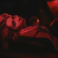 undefined dinle, müzik videolarını izle, biyografisini oku, tur tarihlerini ve daha fazlasını gör!