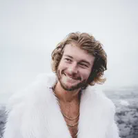 undefined: песни, клипы, биография, даты выступлений и многое другое.